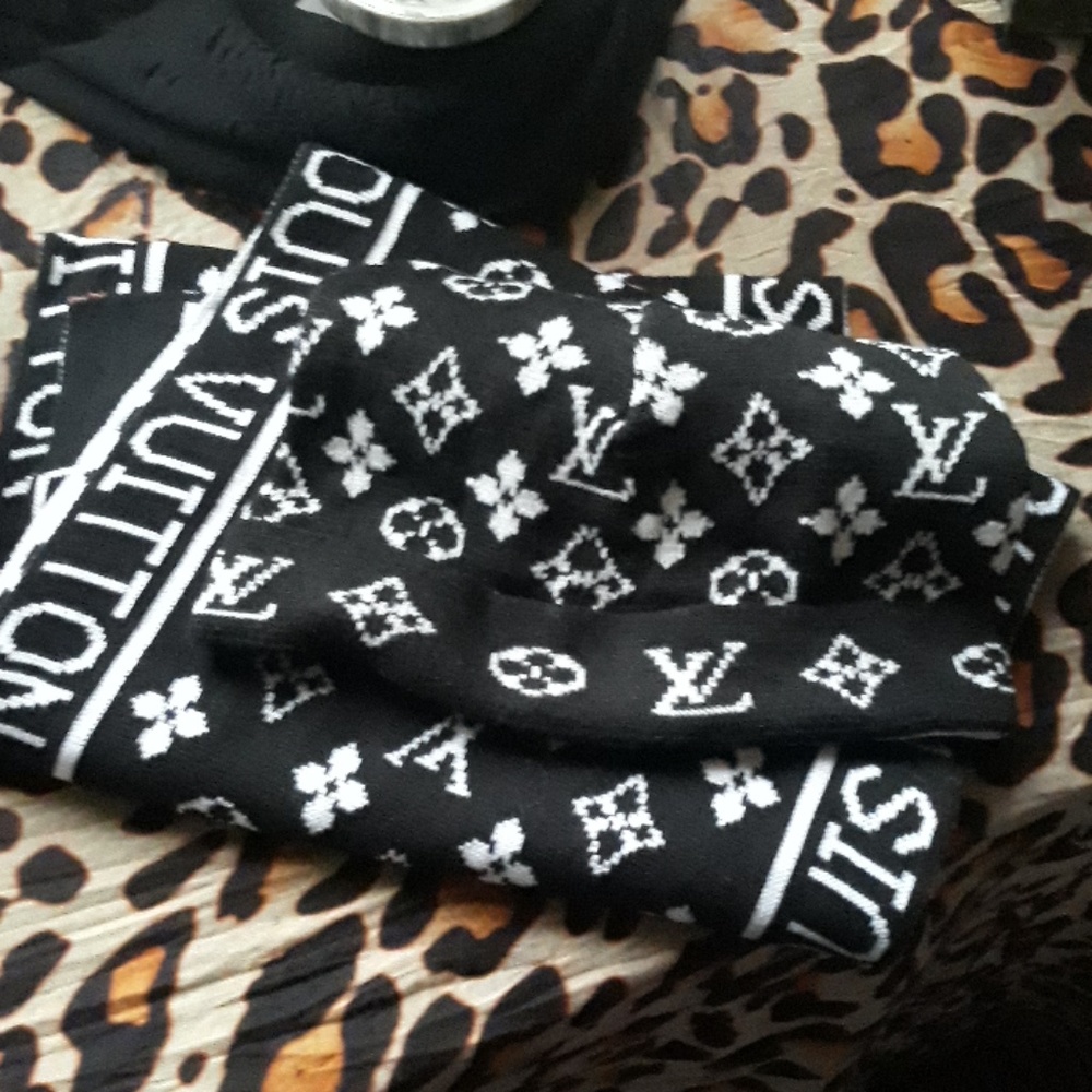 NWT Hat and Scarf set